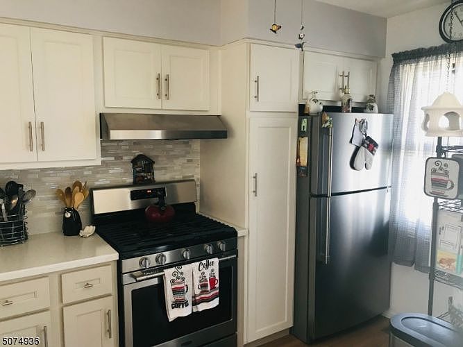 1st image of 82 Carriage Ln #82