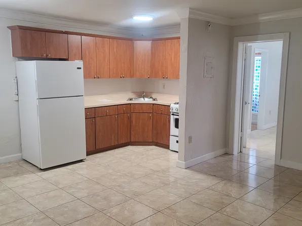 1330 W 54th St, Hialeah, FL