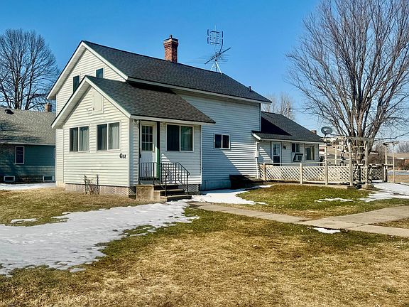 3rd image of 611 8th St E