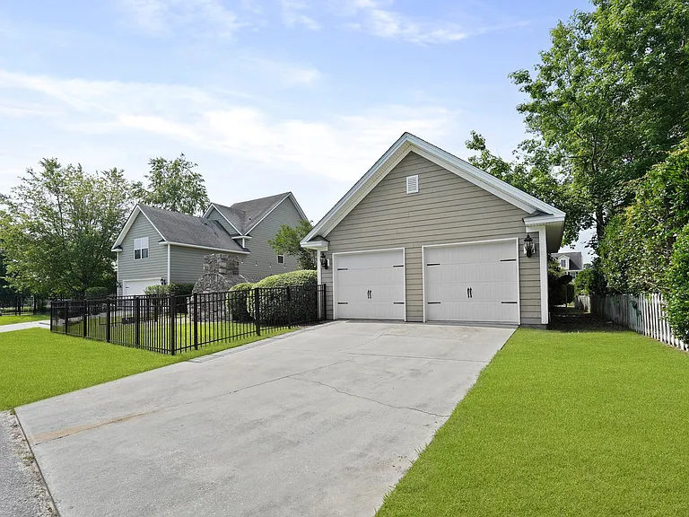 275 James Dunham Pkwy — Photo 49