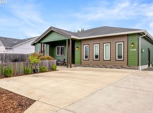 1238 Creswood Dr, Creswell, OR 97426