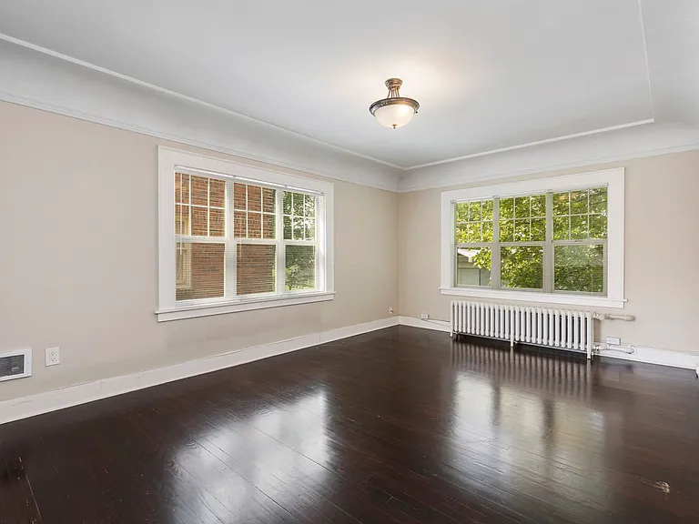 Westland Manor — Photo 10
