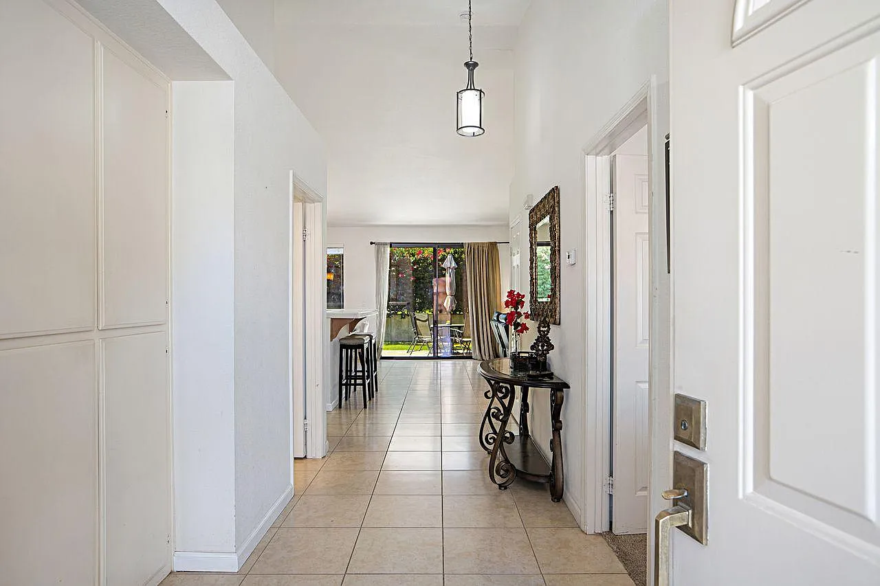 2 bed, 1350 sqft, $2,700 — Photo 1