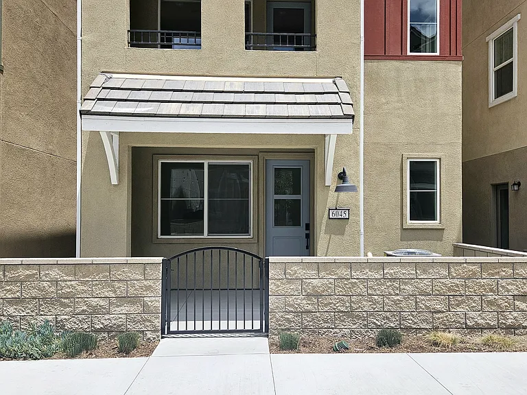 6045 Fairfax Dr — Photo 2