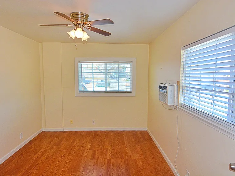 466 N 13th St #5 — Photo 7
