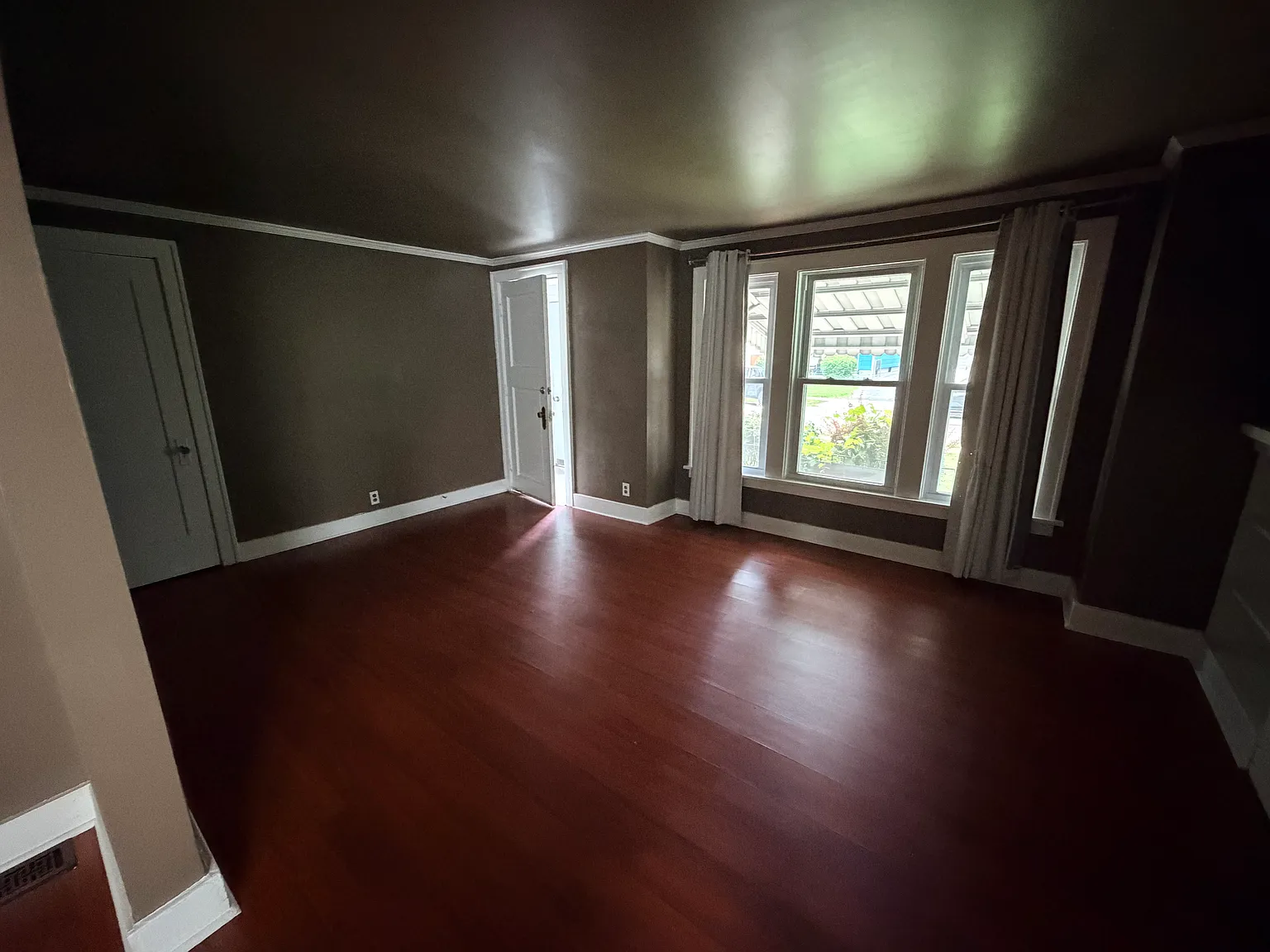 2 bed, 1800 sqft, $1,300 — Photo 2