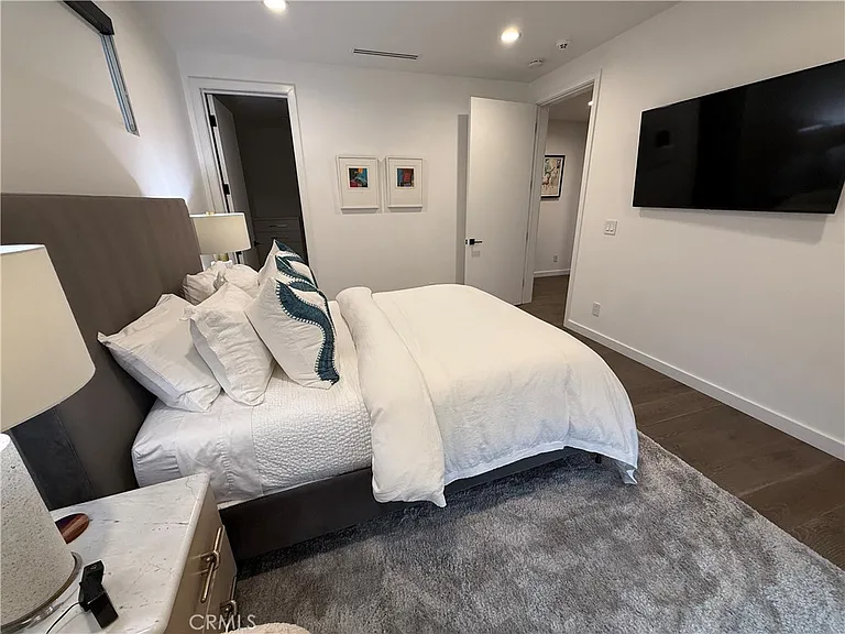 116 W Channel Islands Blvd — Photo 25