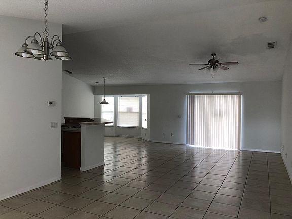 5th image of 2582 SE Floresta Dr