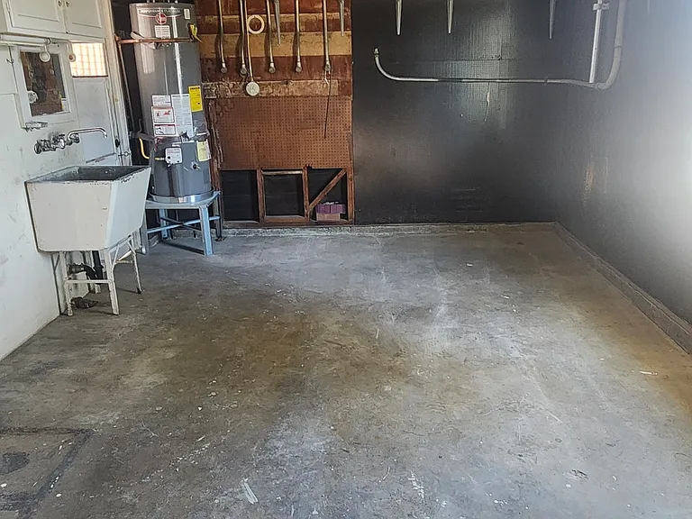 565 Flower St — Photo 14