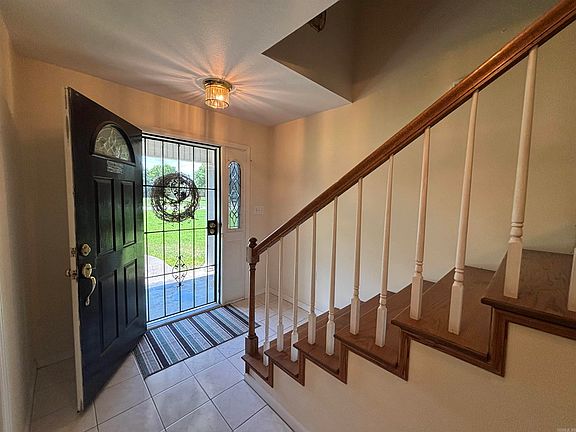 4th image of 100 Charleston Dr