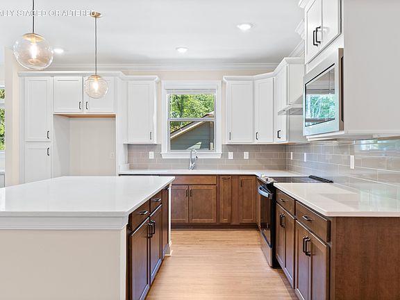5th image of 8238 Fernshade Ln