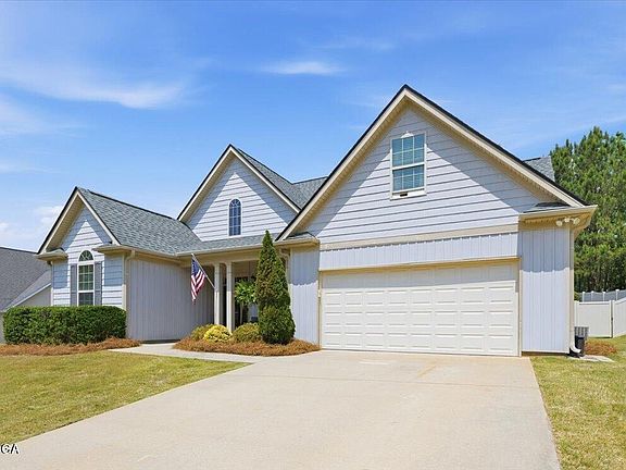 3rd image of 507 Shady Greens Dr