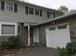 11 Carlton Rd, Metuchen, NJ 08840