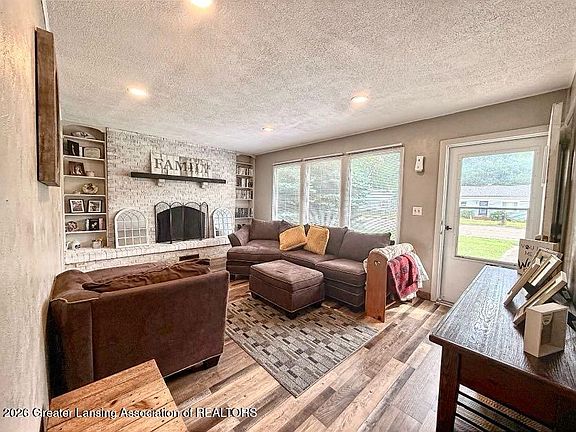 5th image of 4592 Holt Rd