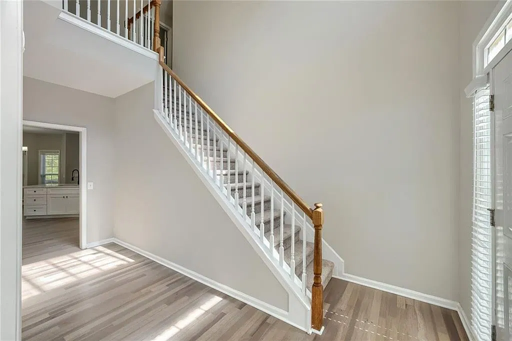 6 bed, 3.5 bath, 3500 sqft, $2,895 — Photo 4