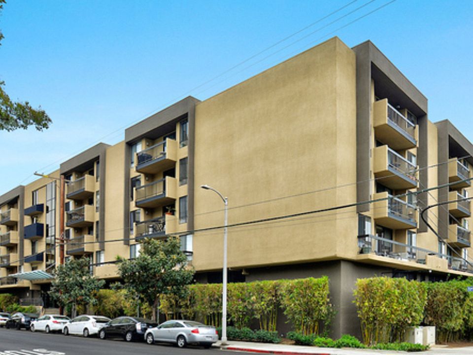 1st image of 7320 Hawthorn Ave APT 202