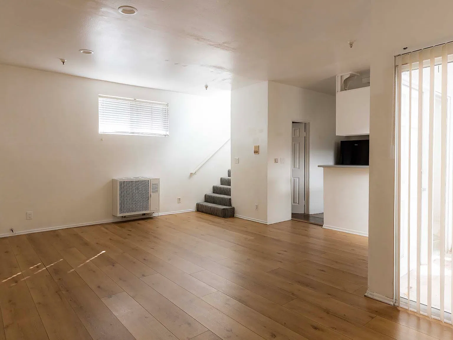 2 bed, 1.5 bath, 1050 sqft, $3,200 — Photo 3