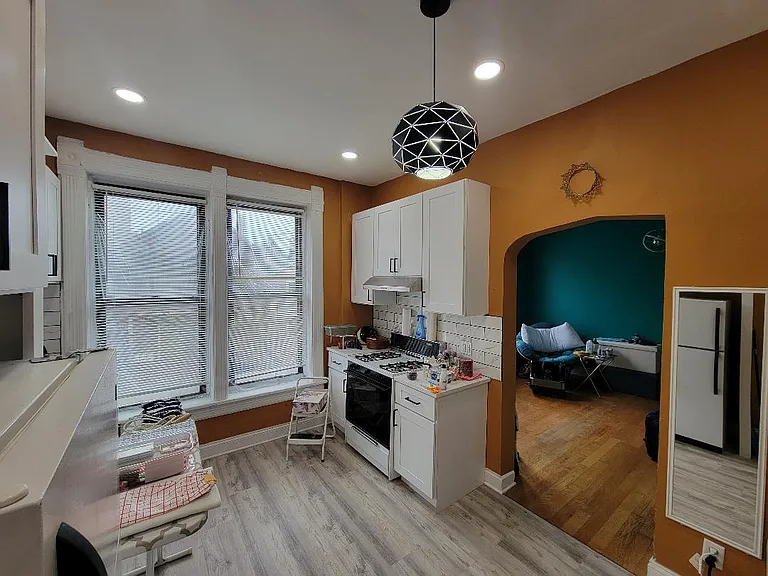 1157 W 19th St #2R — Photo 8