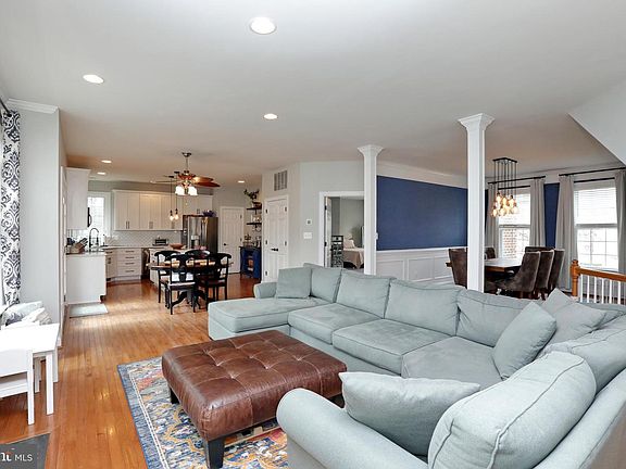 3rd image of 41921 Kentucky Ct