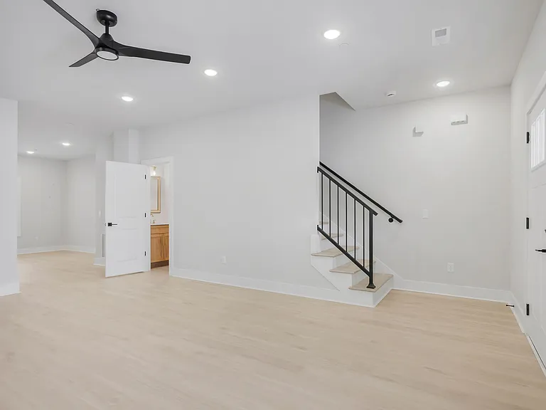 348 S Walnut Ave — Photo 6