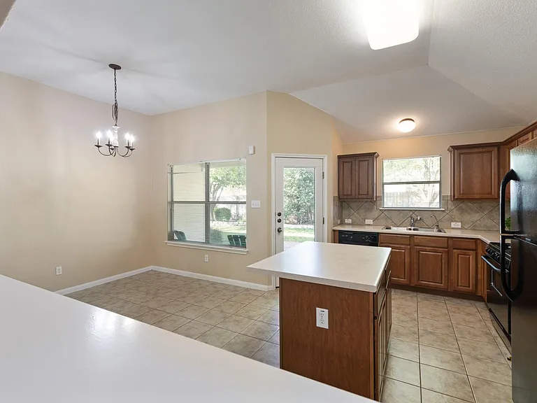 4423 Meadowside Ln — Photo 8