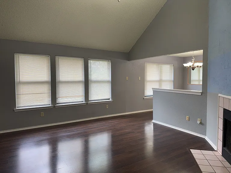 768 Pierre Ln — Photo 3
