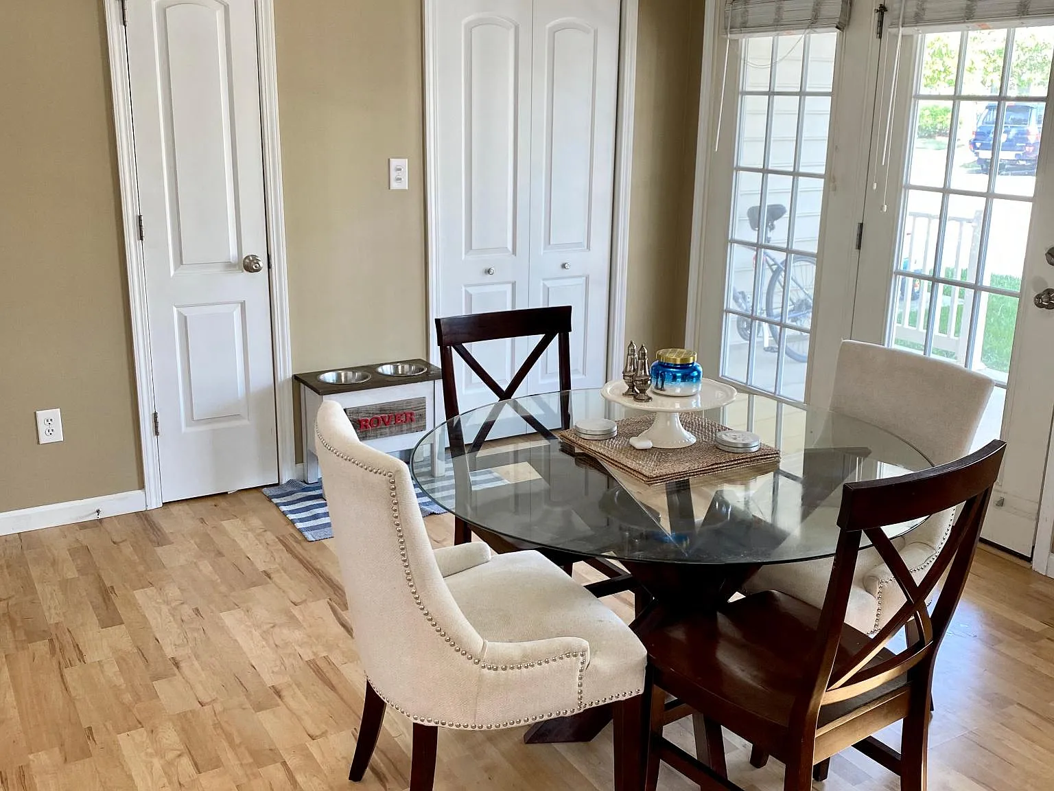2 bed, 2.5 bath, 1240 sqft, $1,600 — Photo 2