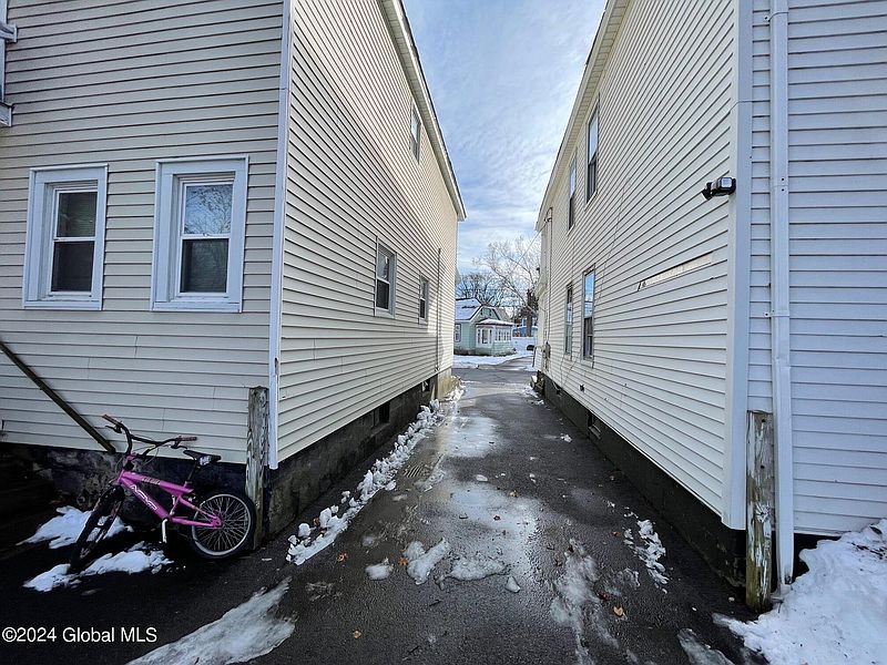 4th image of 117 Jay Street