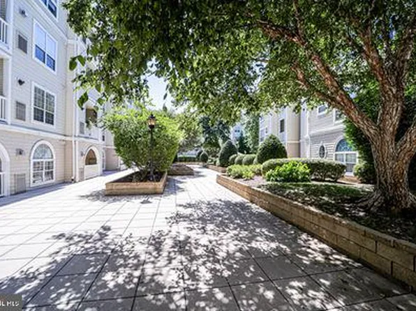 4550 Strutfield Ln, Alexandria, VA 22311