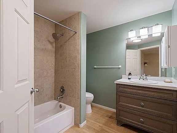 1439 NW Juniper St #6 — Photo 5