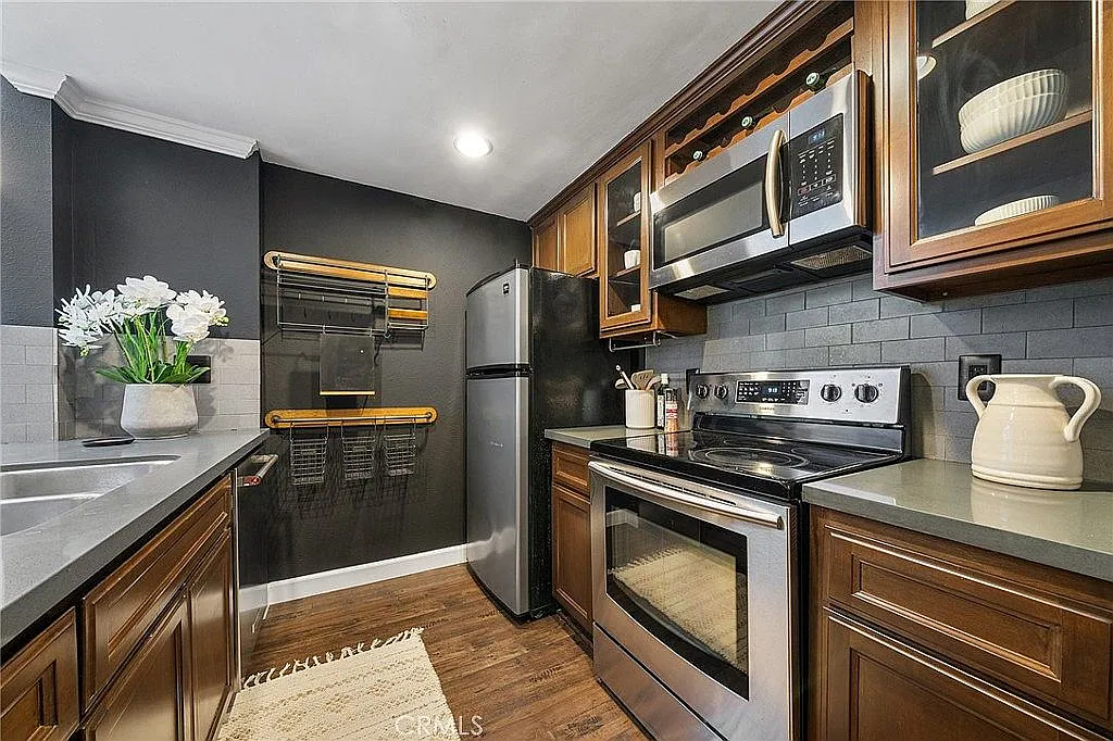 2 bed, 1050 sqft, $3,850 — Photo 4