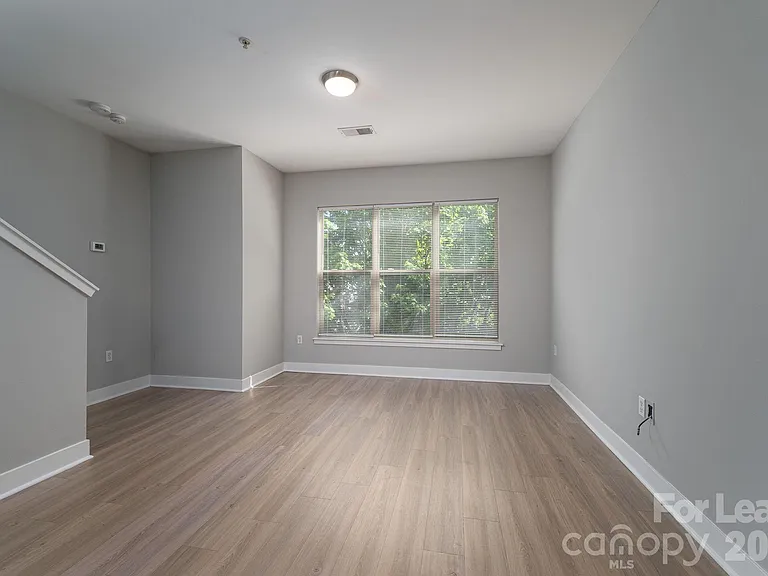 1012 Skyline View Way — Photo 14