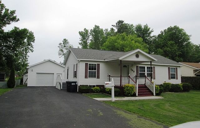1st image of 702 Proctor Ave