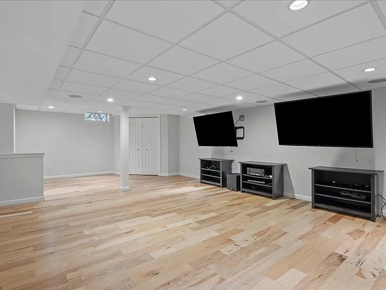 745 Iris Ct — Photo 26