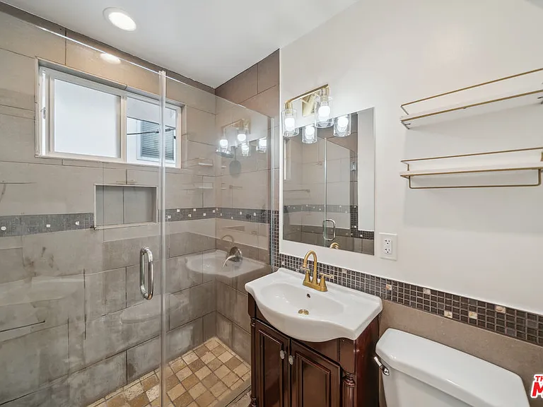 710 Westmount Dr #D — Photo 10