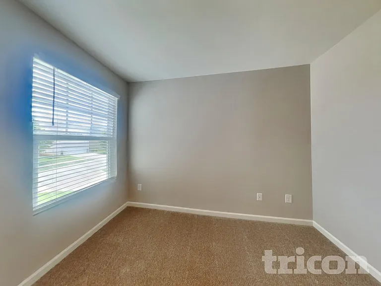 1037 Bitting Hall Cir — Photo 13