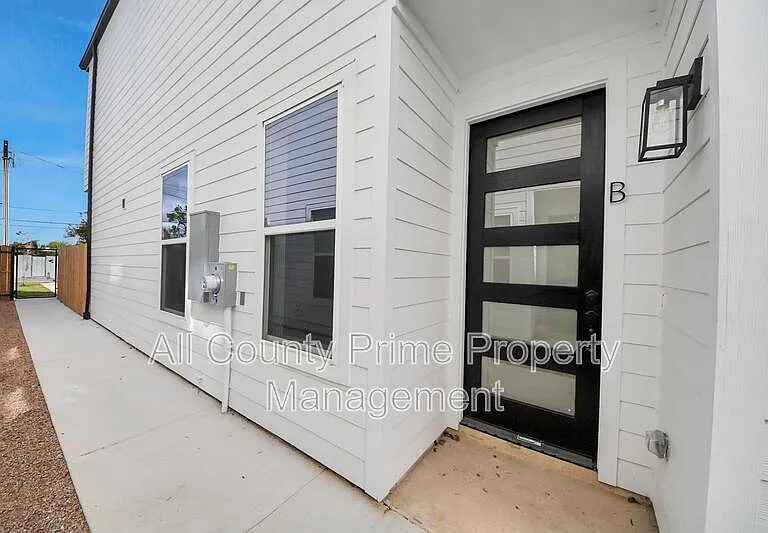 2708 Bostic St #B — Photo 3
