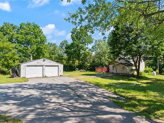 4th image of 369 Bloom Rd