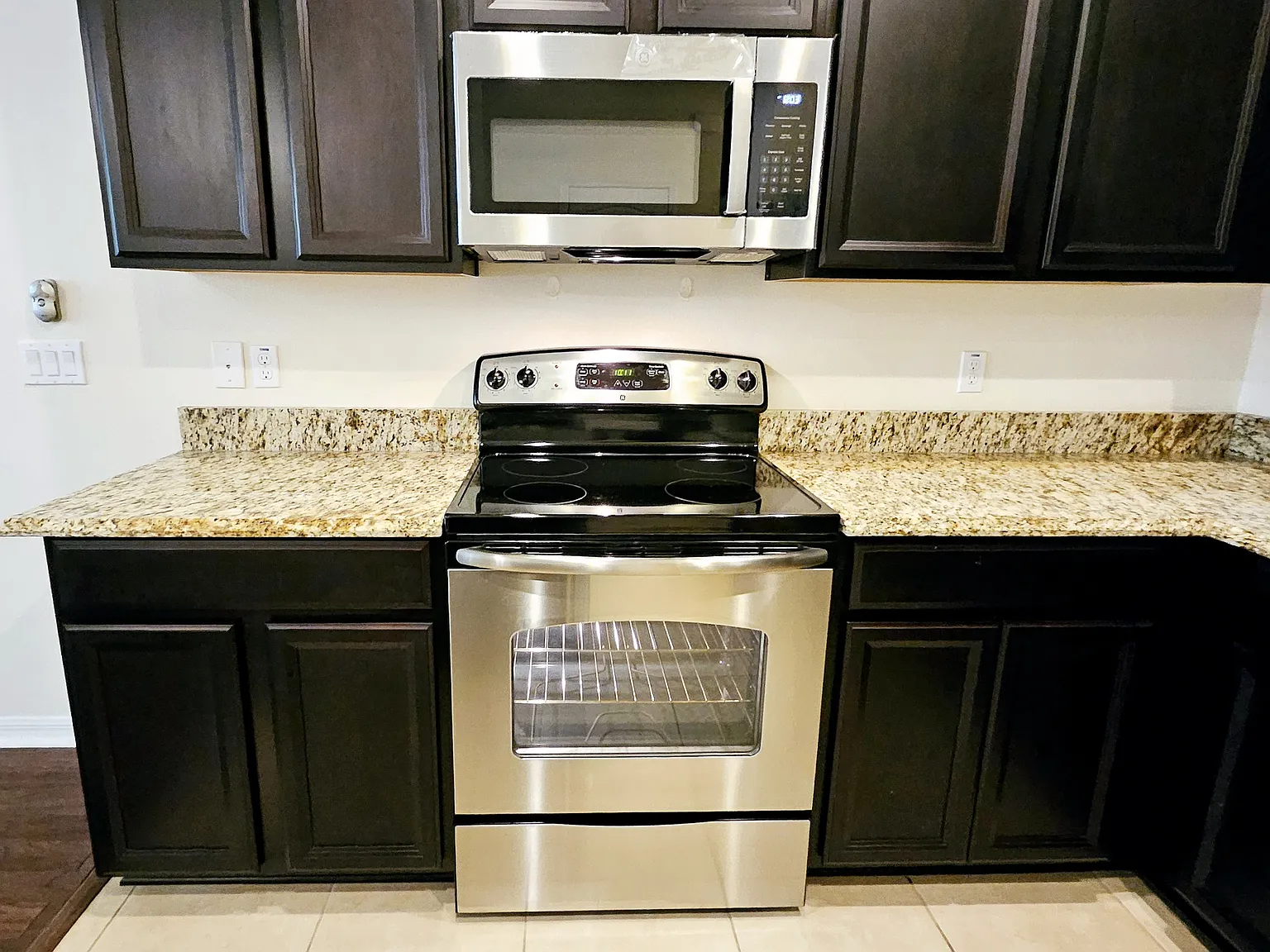 3 bed, 2.5 bath, 1497 sqft, $2,200 — Photo 4