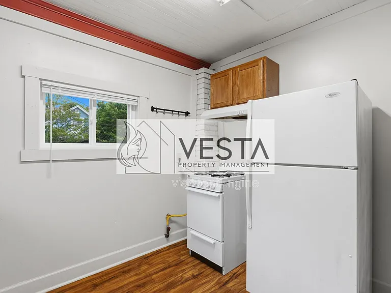17 Clyde St #B — Photo 12