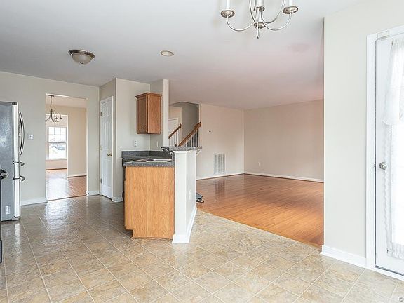 5th image of 321 Wilmer Ave