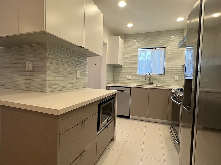 1926 Manning Ave — Photo 6
