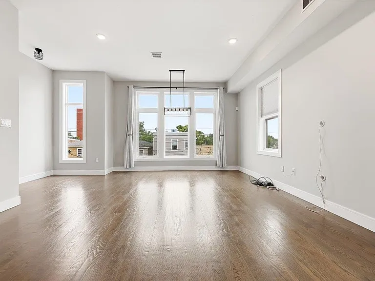 192 Congress St #2 — Photo 4