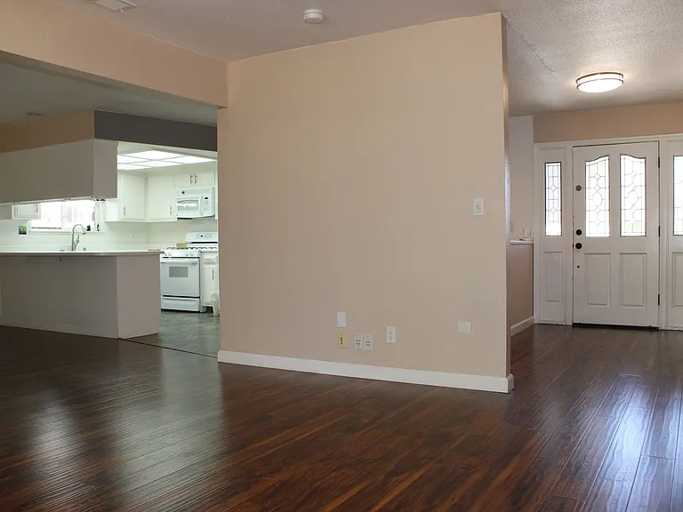 1513 Dana Way — Photo 1