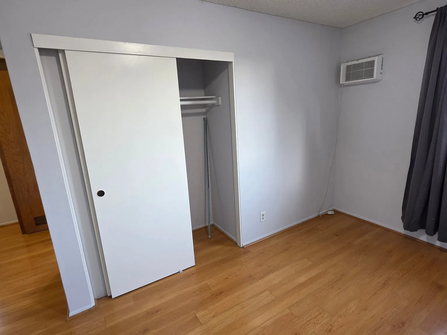 2 bed, 1.5 bath, 920 sqft, $2,400 — Photo 3