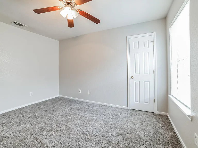 319 Cedar Ridge Dr #B — Photo 16