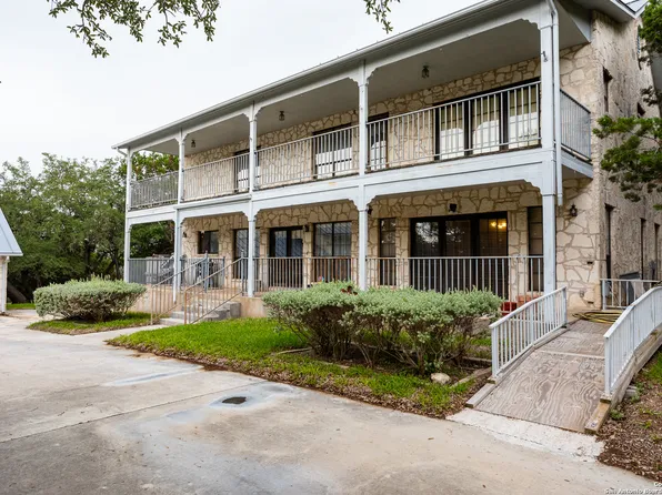 417 Lakewood Dr, Lakehills, TX 78063