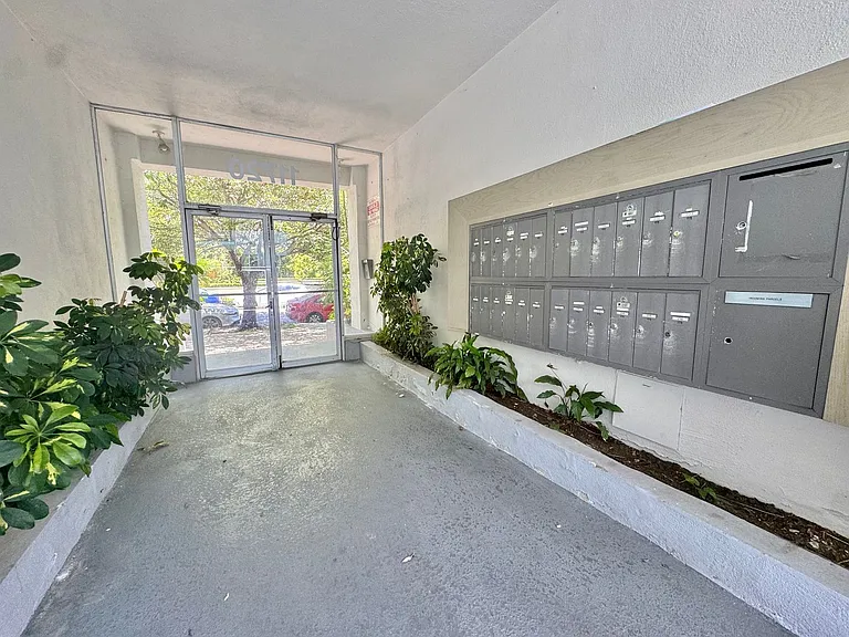 11720 Bellagio Rd — Photo 15