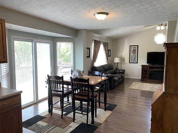 3rd image of 2311 Antoinette Way