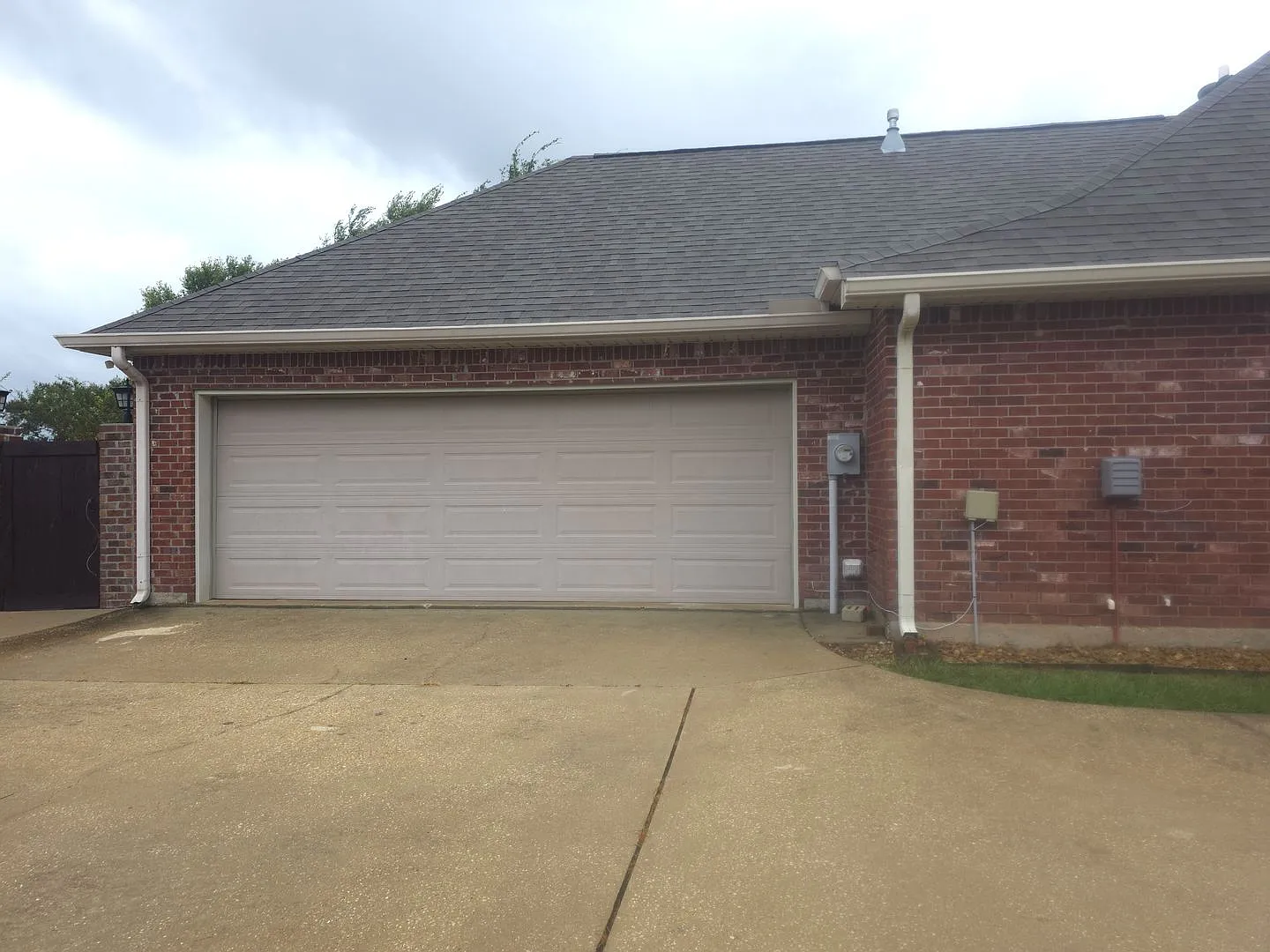 4 Bedroom, 2 1/2 bath with Outdoor Kitchen — Photo 4